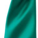 cravate satinee service. satin de polyester tisse brillant. dimensions 144 x 8,5 cm - vert emeraude