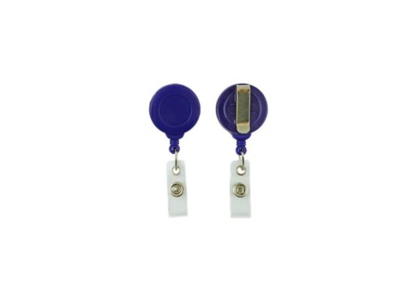 Porte badge-zip enrouleur anti-rotation Ø32mm en plastique bleu avec clip ceinture, sangle en vinyle transparent et cordon en nylon. longueur du cordon rétrectable: 864mm.