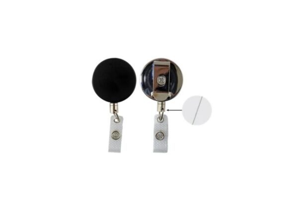 Zip enrouleur robuste en métal Ø38mm avec clip de ceinture, sangle en vinyle transparent renforcé et fil d'acier. Longueur du cordon rétractable: 588mm.