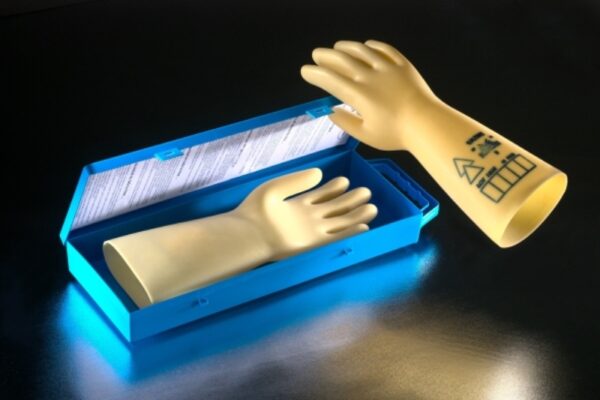 COFFRET EN MATIERE ISOLANTE POUR GANTS D’ELECTRICIEN